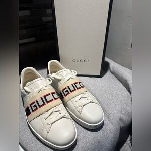 Men’s Gucci 
Stripe Ivory